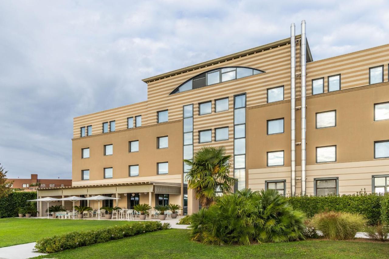 Hotel Omnia Noventa di Piave Exterior foto
